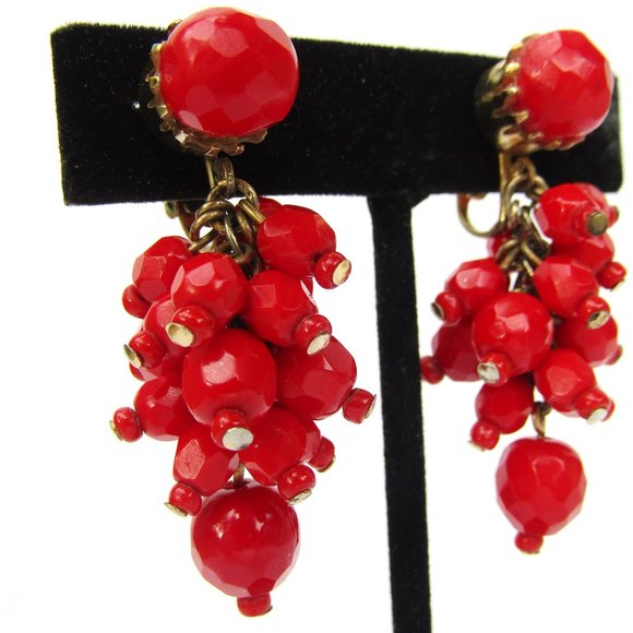 Vintage Red Glass Cha Cha Dangle Earrings Clip On - Picture 1 of 3